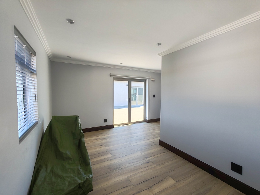 7 Bedroom Property for Sale in Perlemoenbaai Western Cape